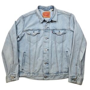 Levi Strauss Denim Trucker Jacket Mens Large Light Wash Faded Classic Well Worn